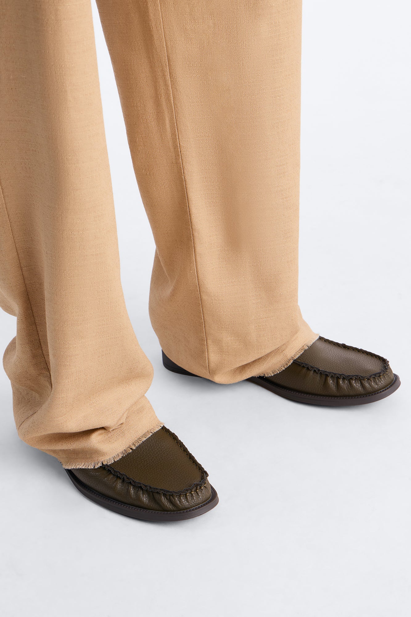 Pebble Texture Faux Leather Pleated Toe Loafer - Olive