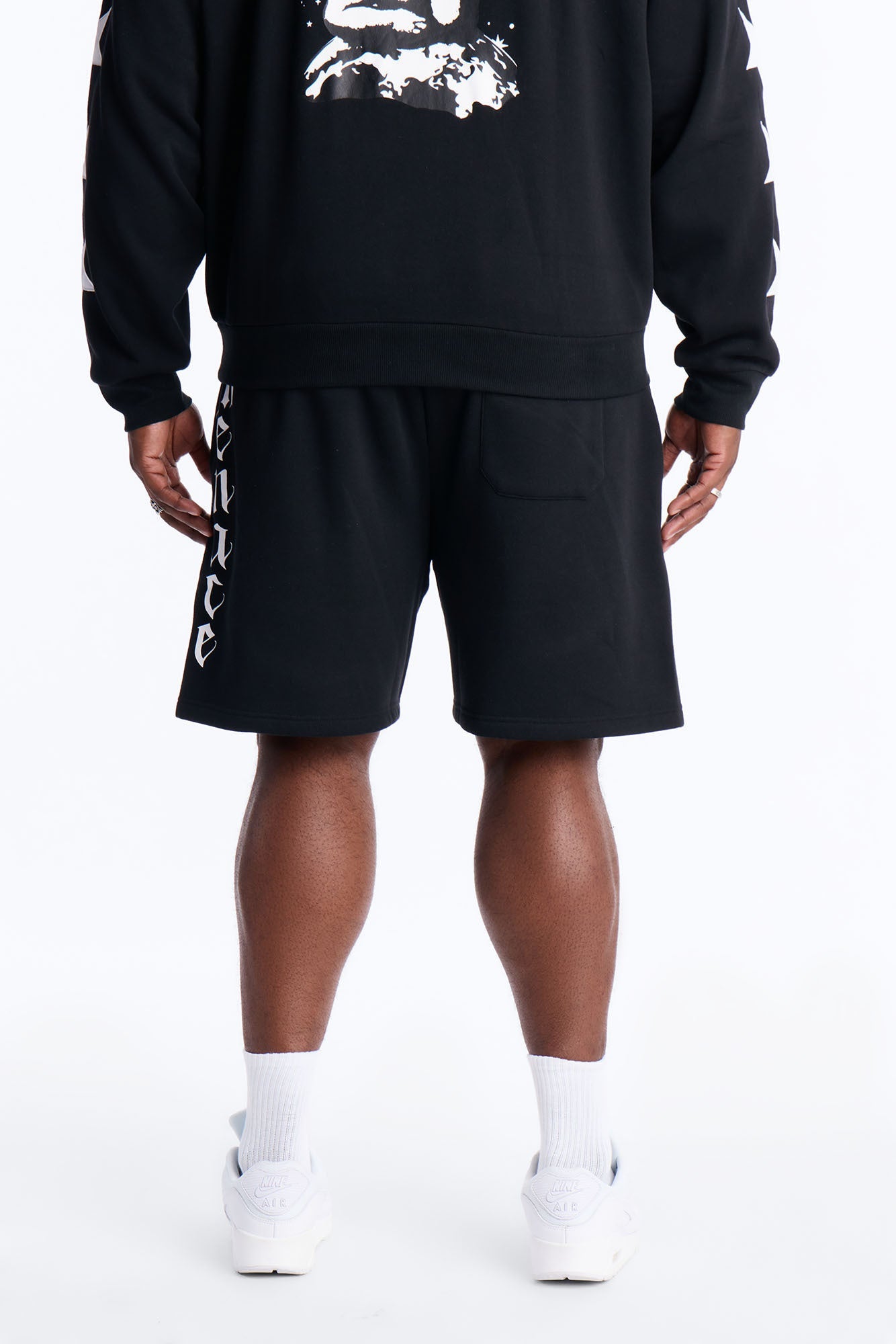Menace Sent Embroidery Sweatshorts - Black