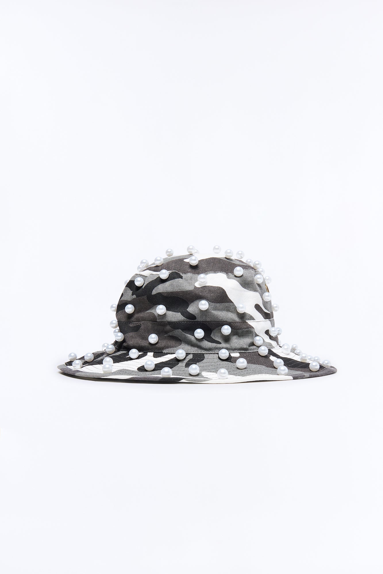Camo Pearled Bucket Hat - Black/White