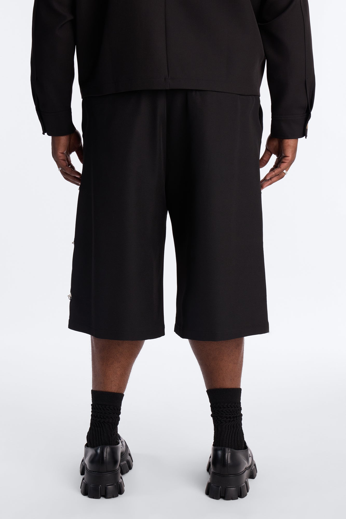 Baggy Vie Clasp Short - Black