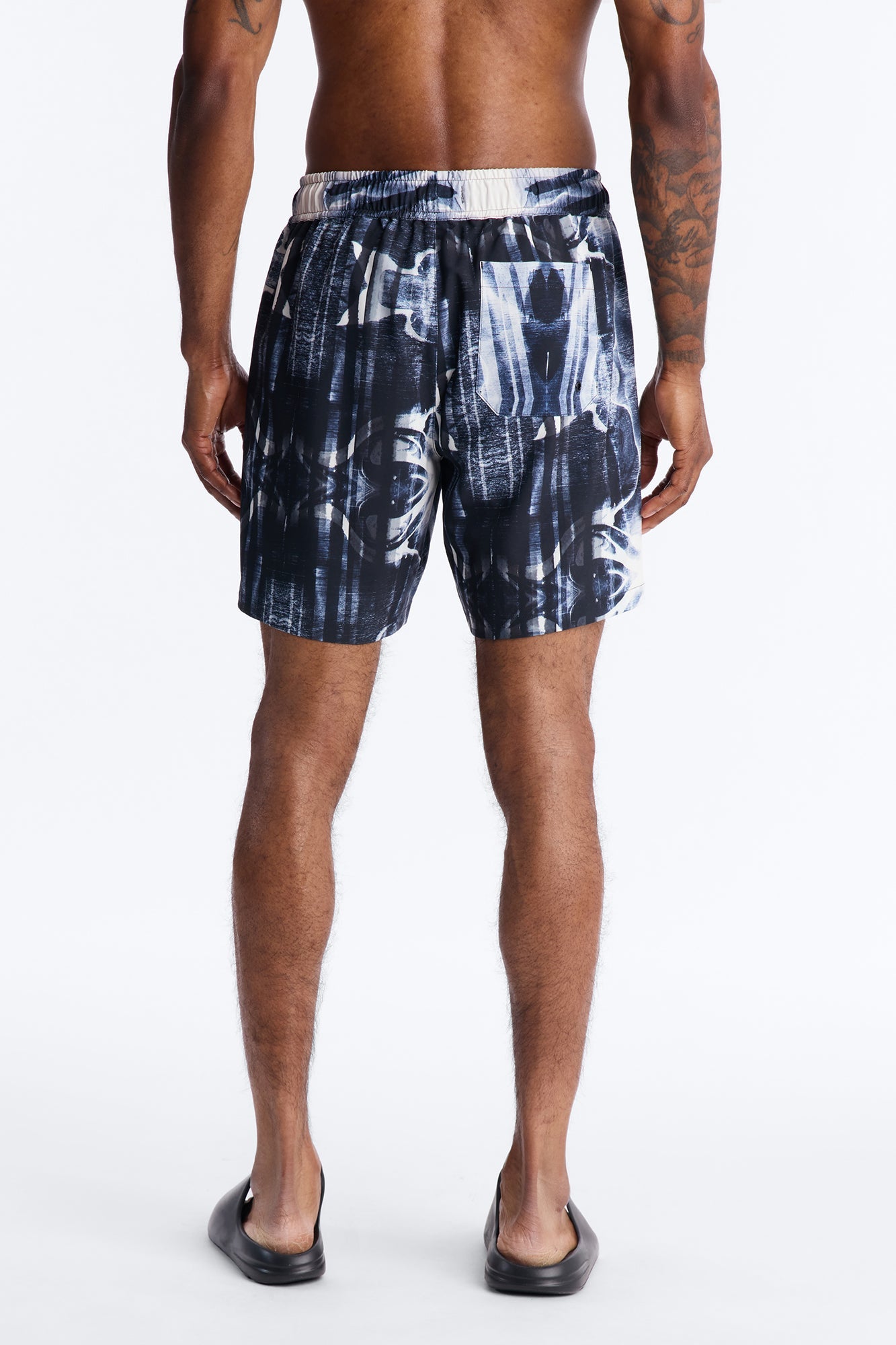 Abstract Oxide Printed Swim Trunk 7″ - Black