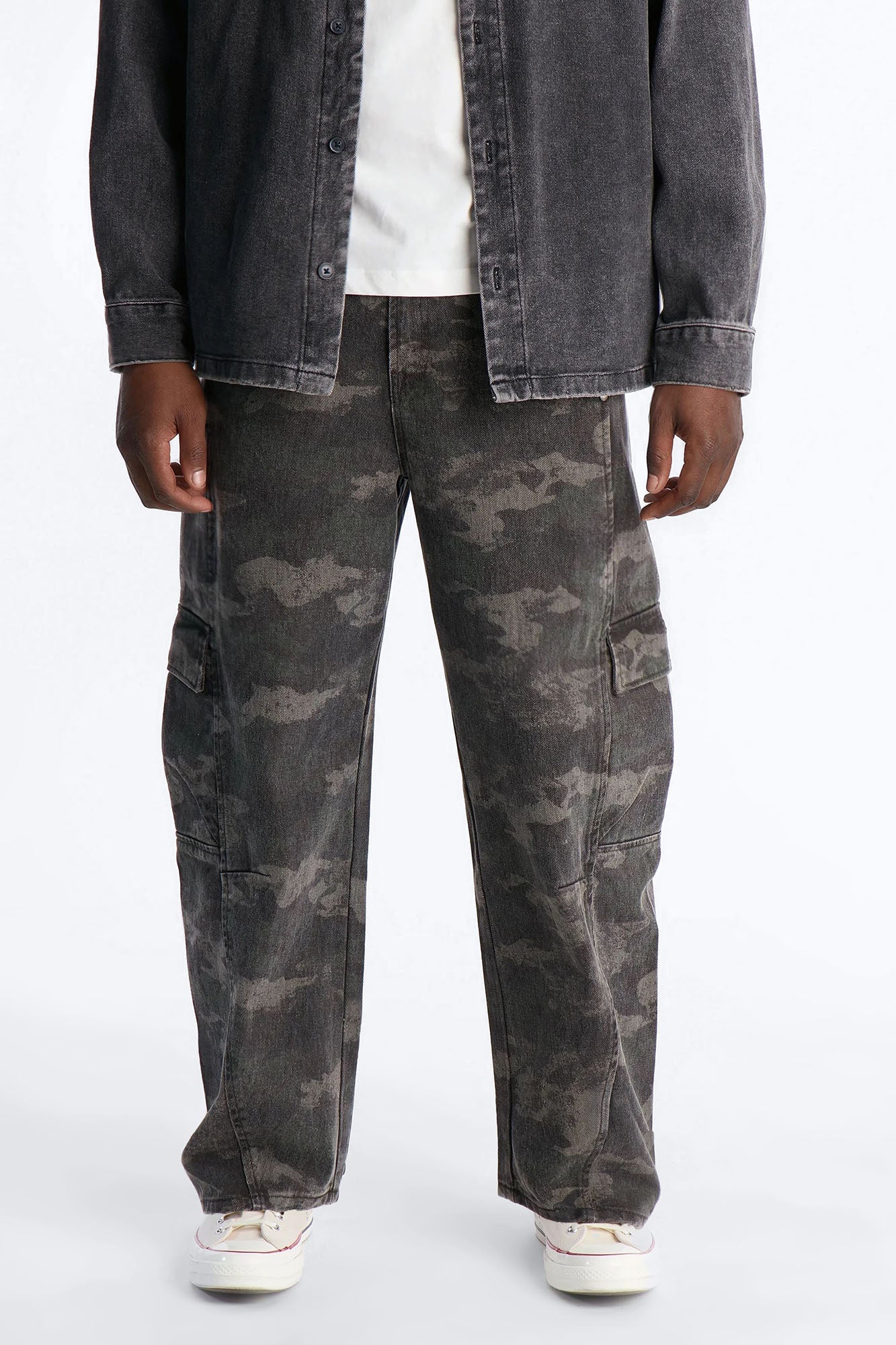 Combat Seams Barrel Jeans - Camouflage