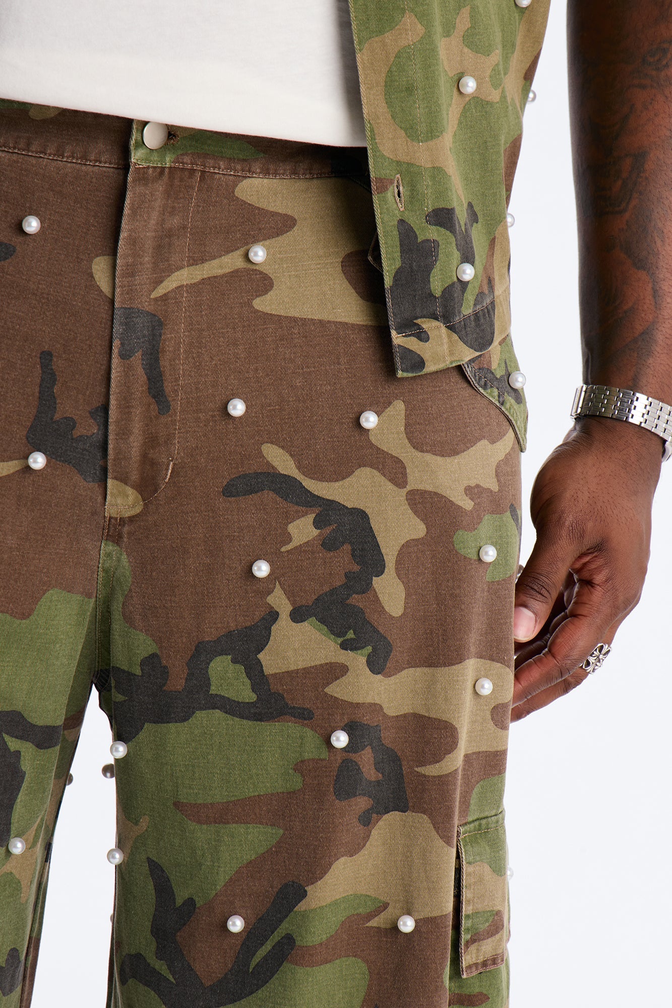 Baggy Pearl Still Wildin' Camo Short - Green