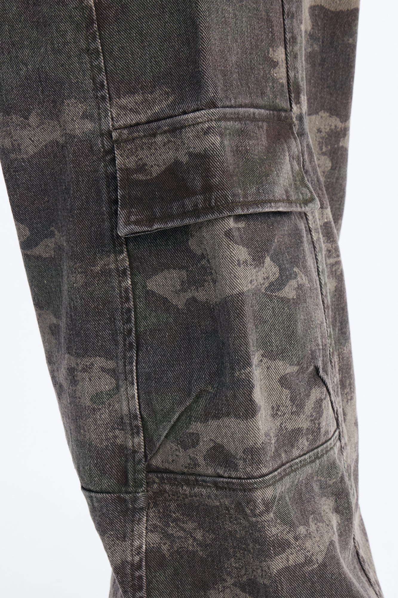 Combat Seams Barrel Jeans - Camouflage