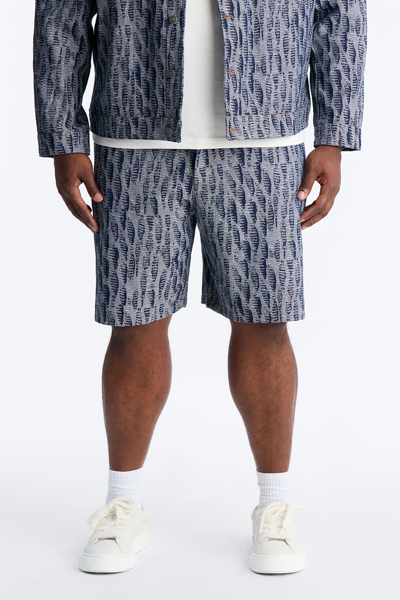 Relaxed Matrix Jacquard Denim Short - Dark Wash