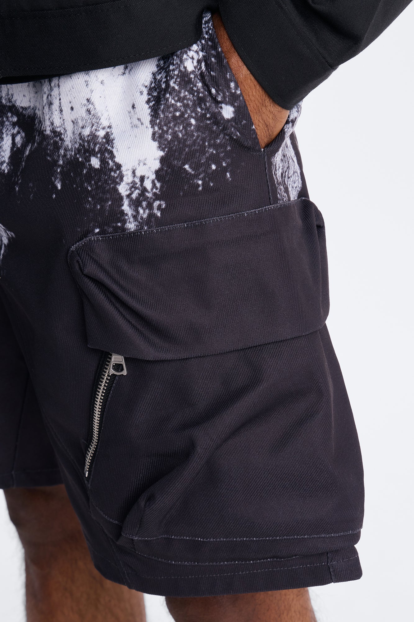 Relaxed Traveling Artist Short - Black/White