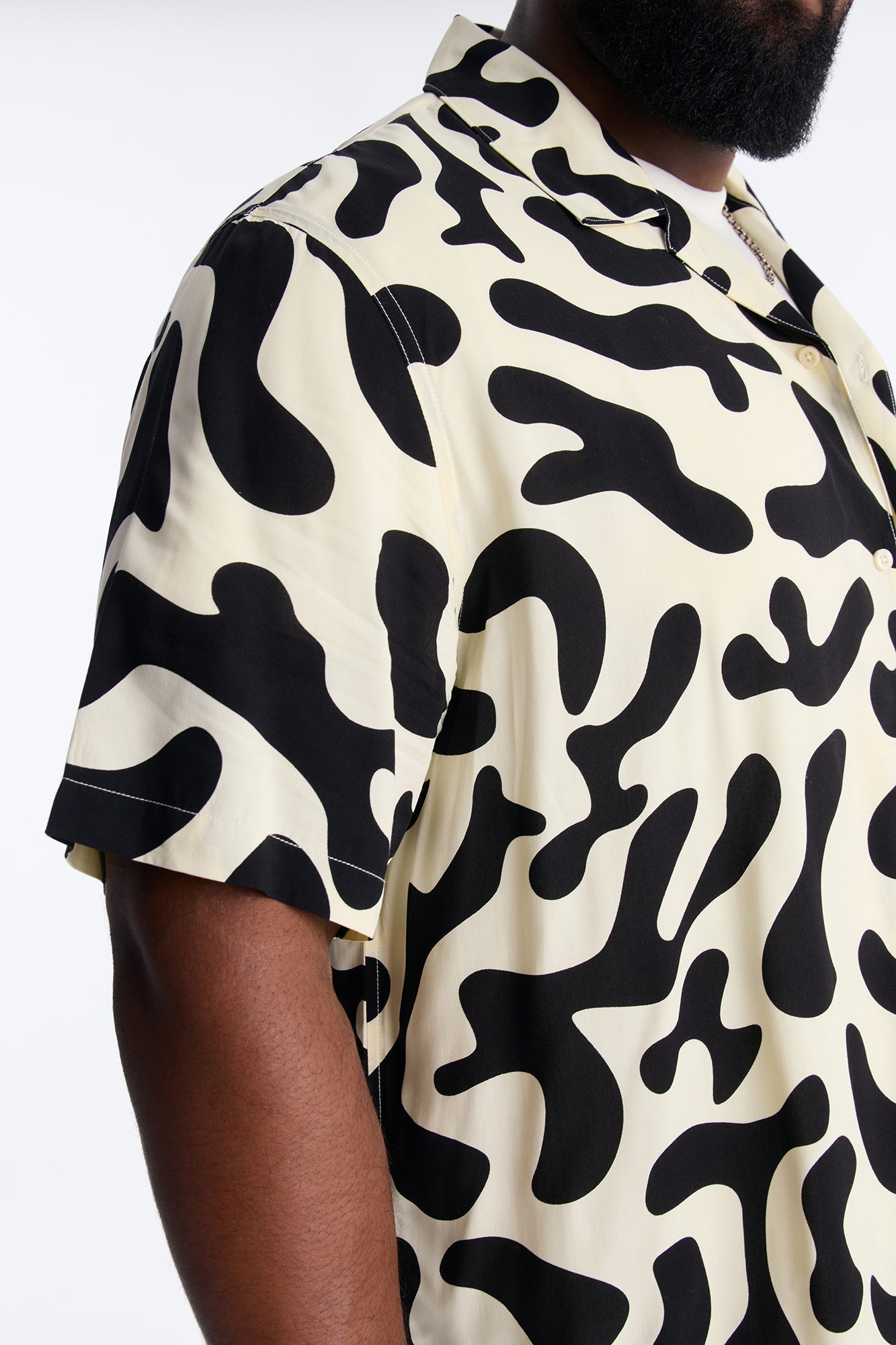 Bold Metric Cuban Shirt - Black