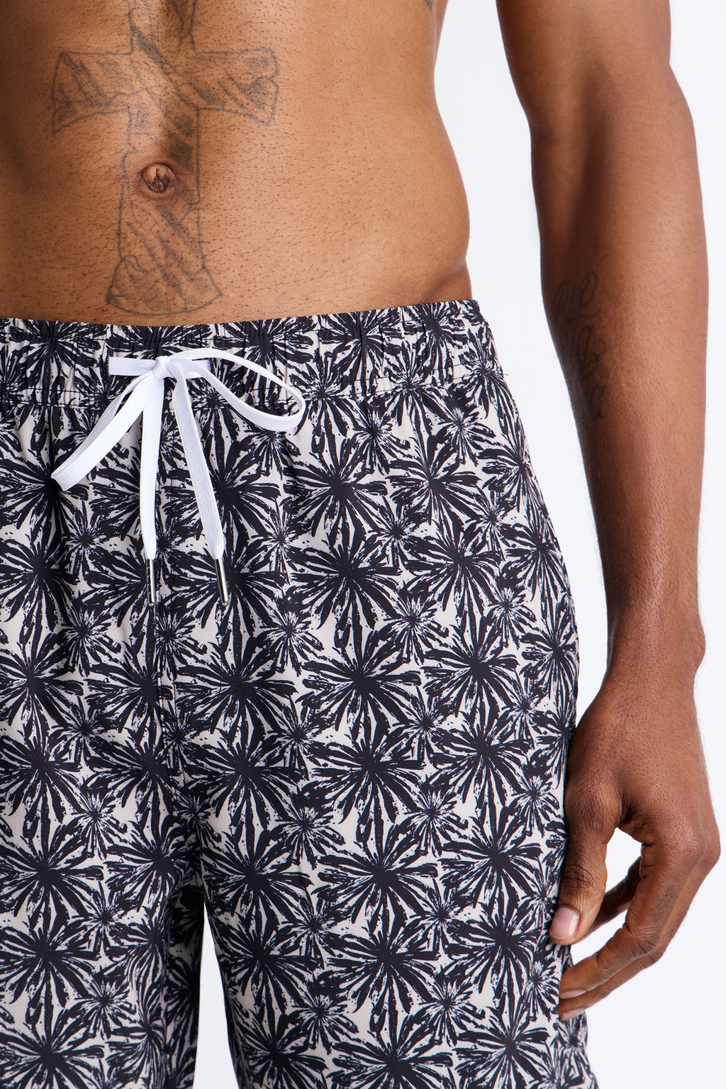 Abstract Savanna Floral Swim Trunk 7″ - Sand