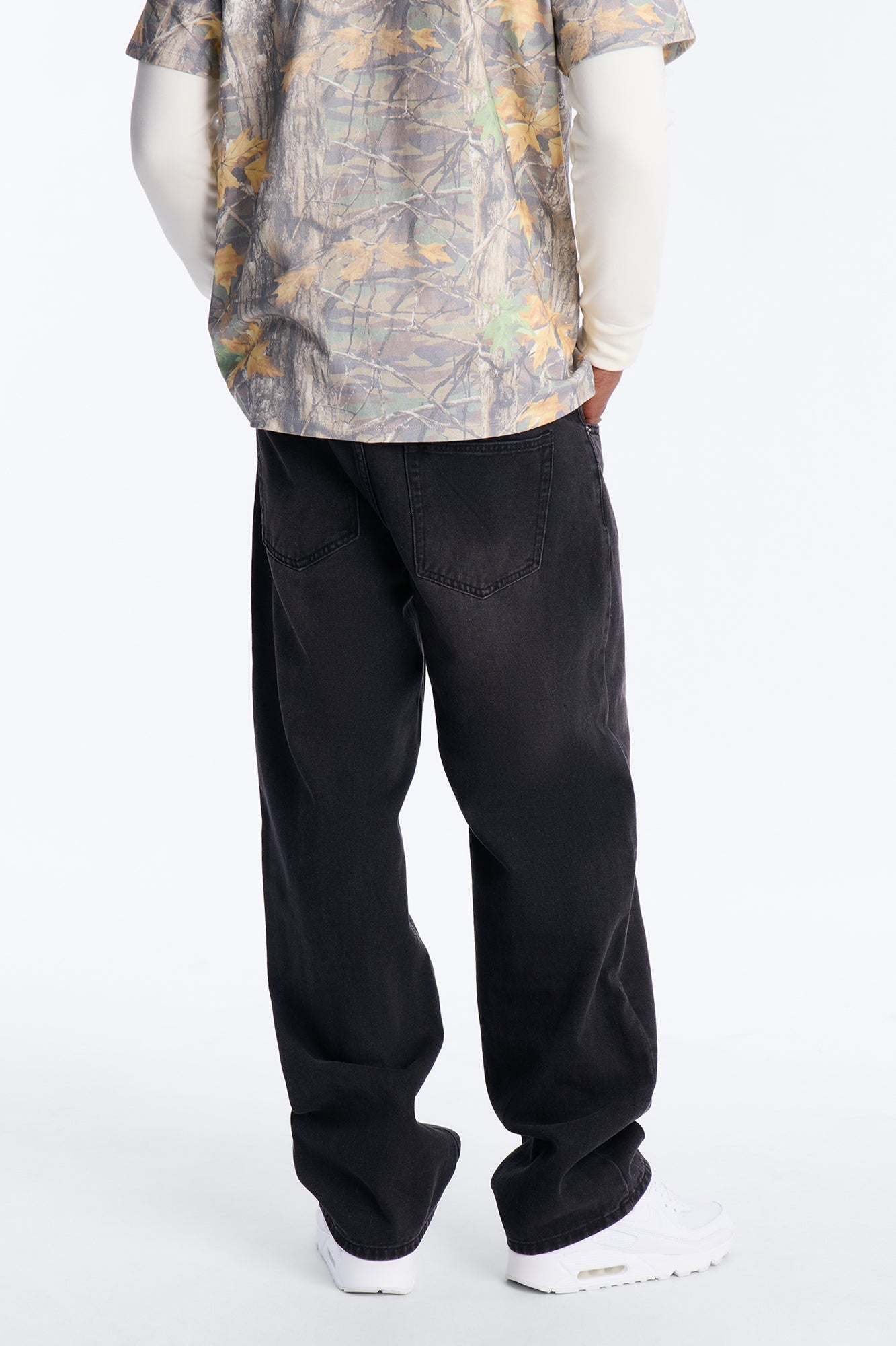 Essential Straight Rigid Jean - Black Wash