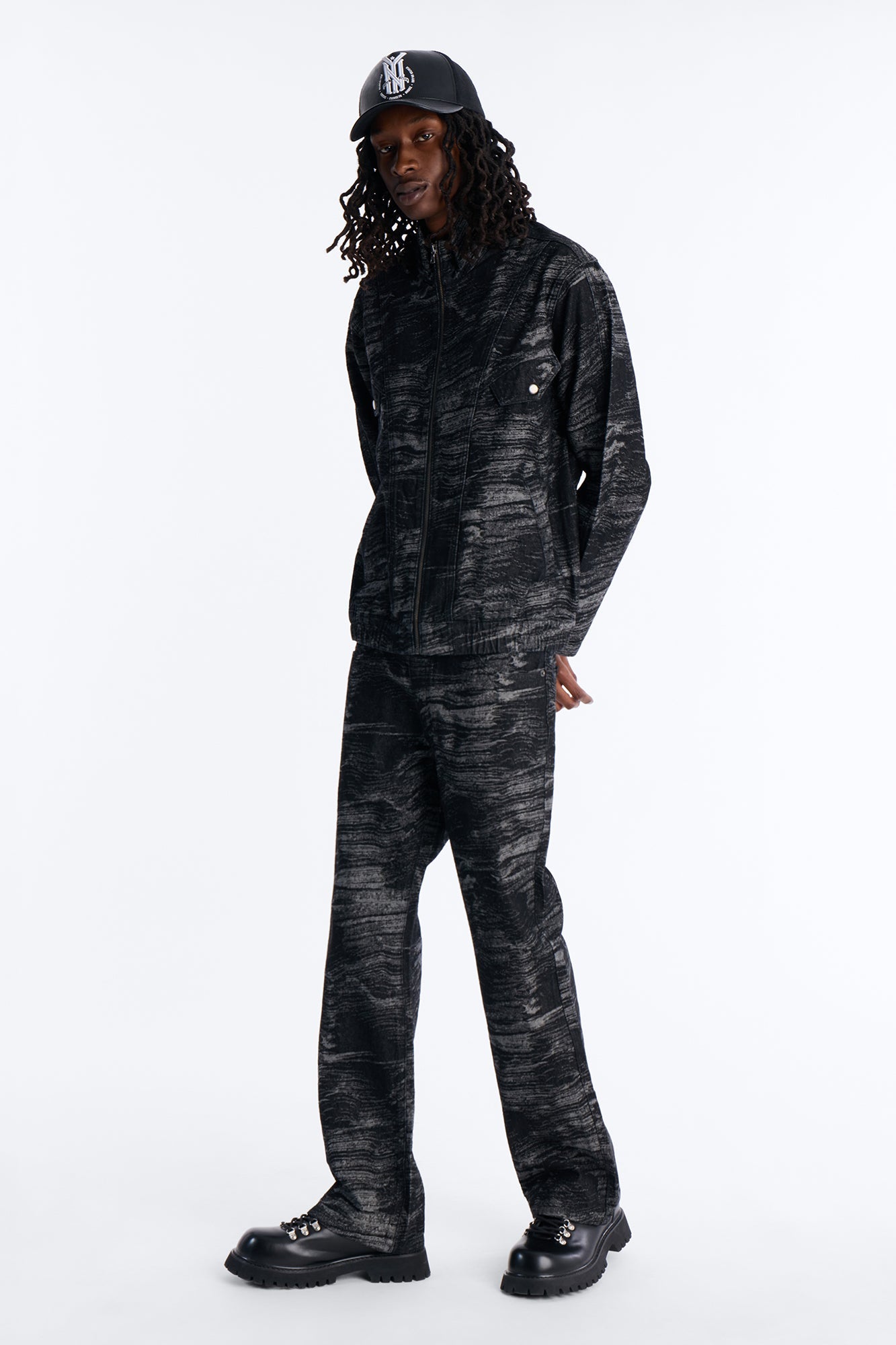 Straight Flare Jacquard Waves Jean - Black Wash