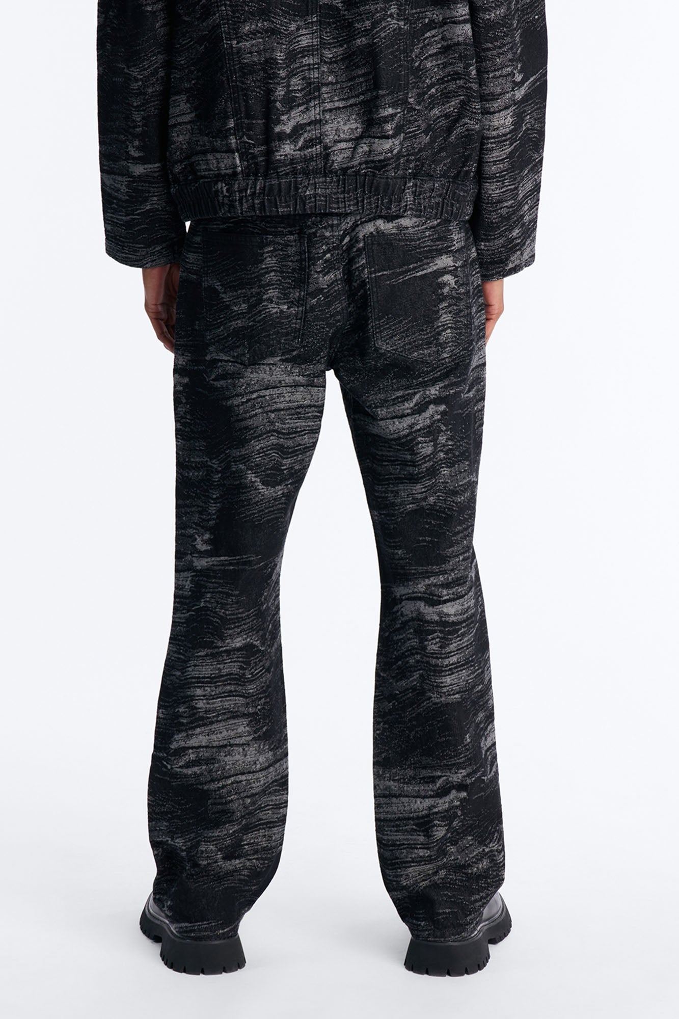 Straight Flare Jacquard Waves Jean - Black Wash