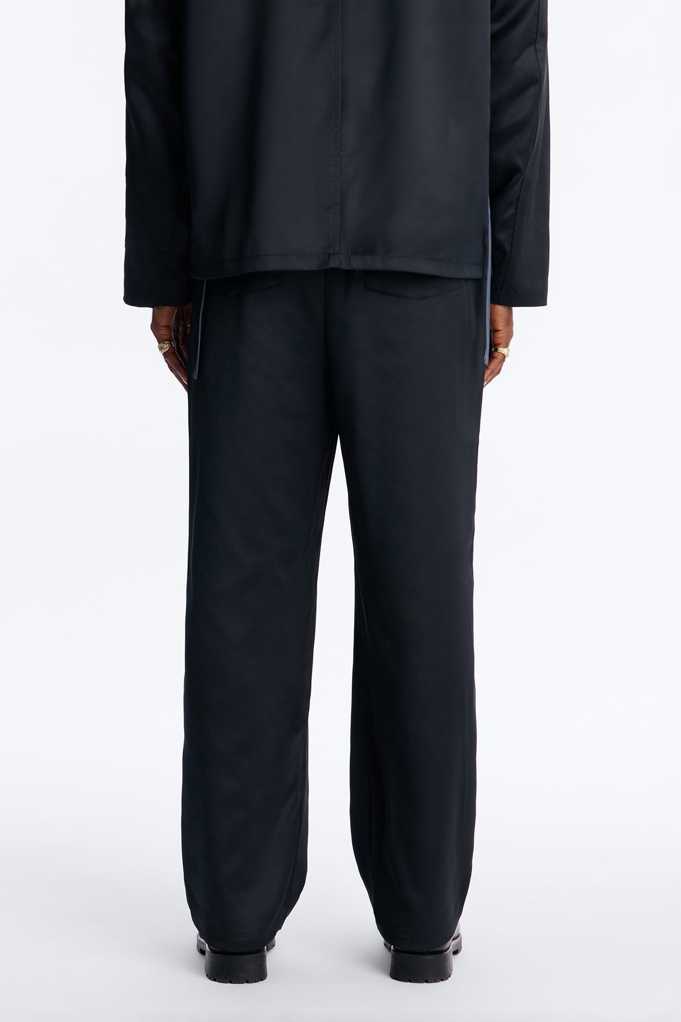 Relaxed Liquid Shadow Pleated Trouser - Black