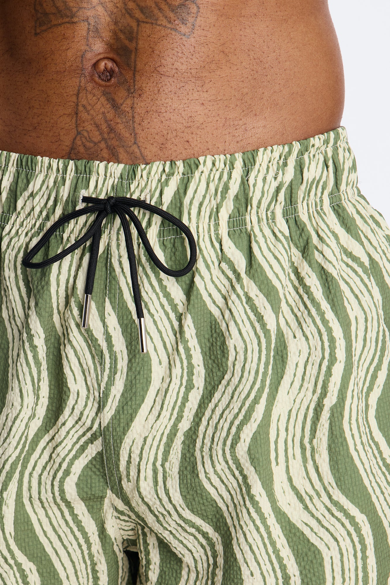 Wave Printed Seersucker Swim Trunk 6″ - Olive