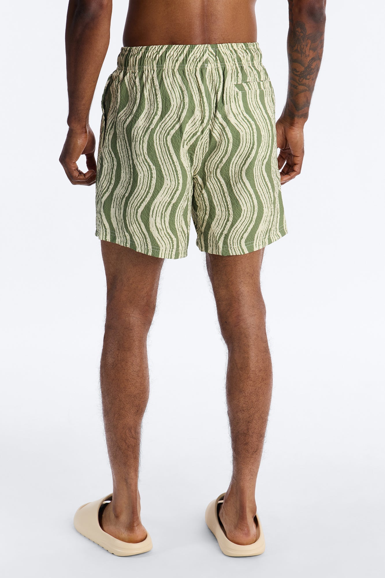 Wave Printed Seersucker Swim Trunk 6″ - Olive