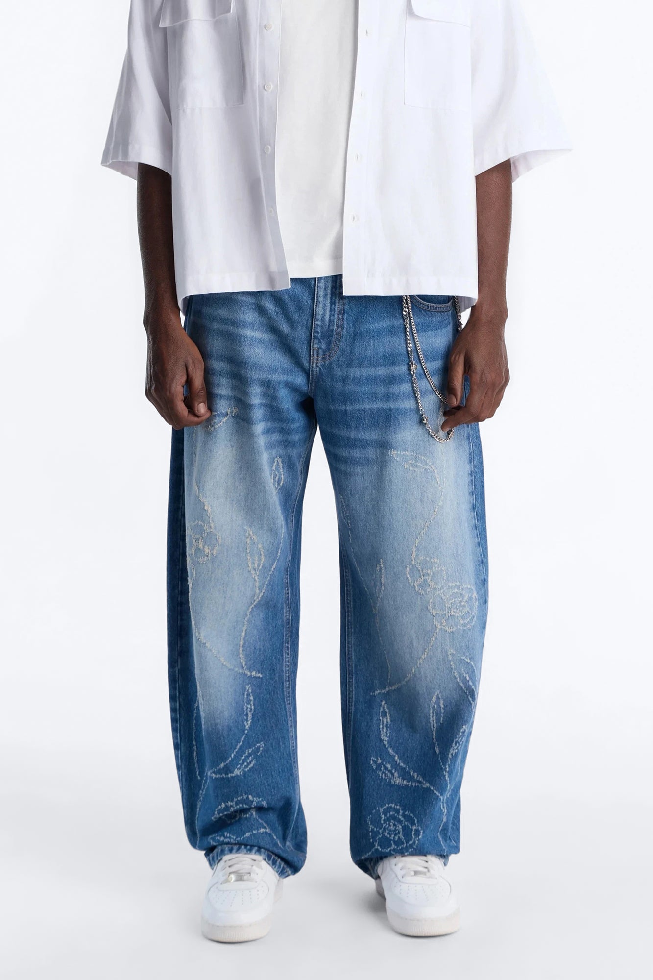 Barrel Etched Floral Jean - Medium Blue Wash