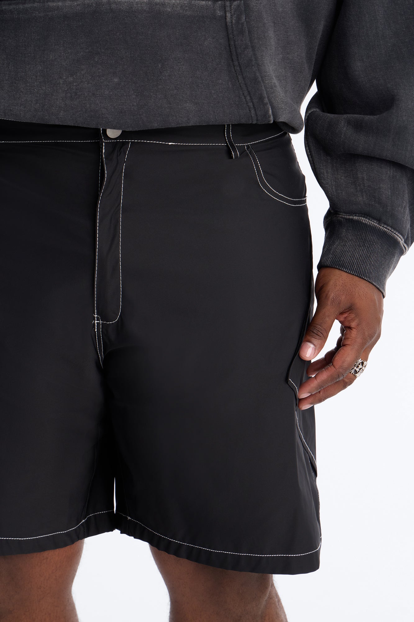Relaxed Diamond Appeal Contrast Thread Short - Black