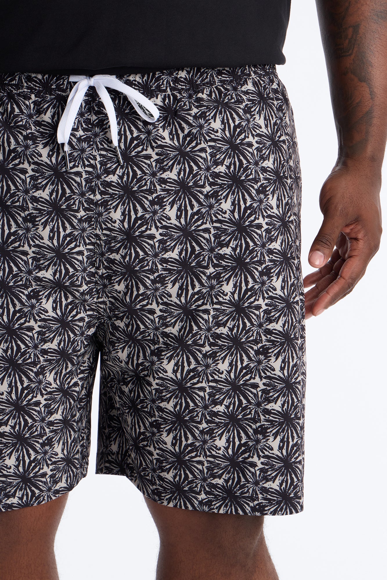 Abstract Savanna Floral Swim Trunk 7″ - Sand