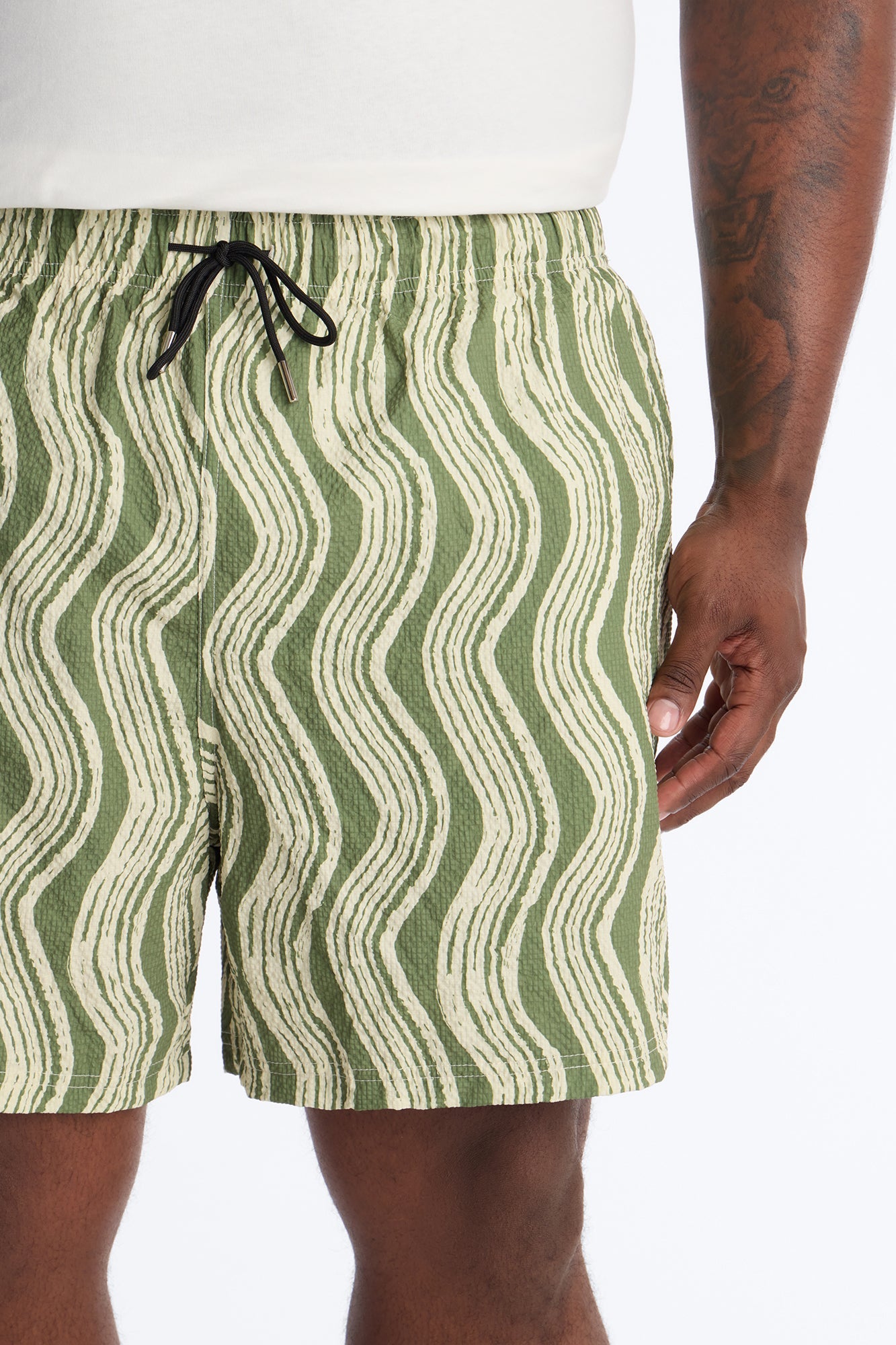 Wave Printed Seersucker Swim Trunk 6″ - Olive