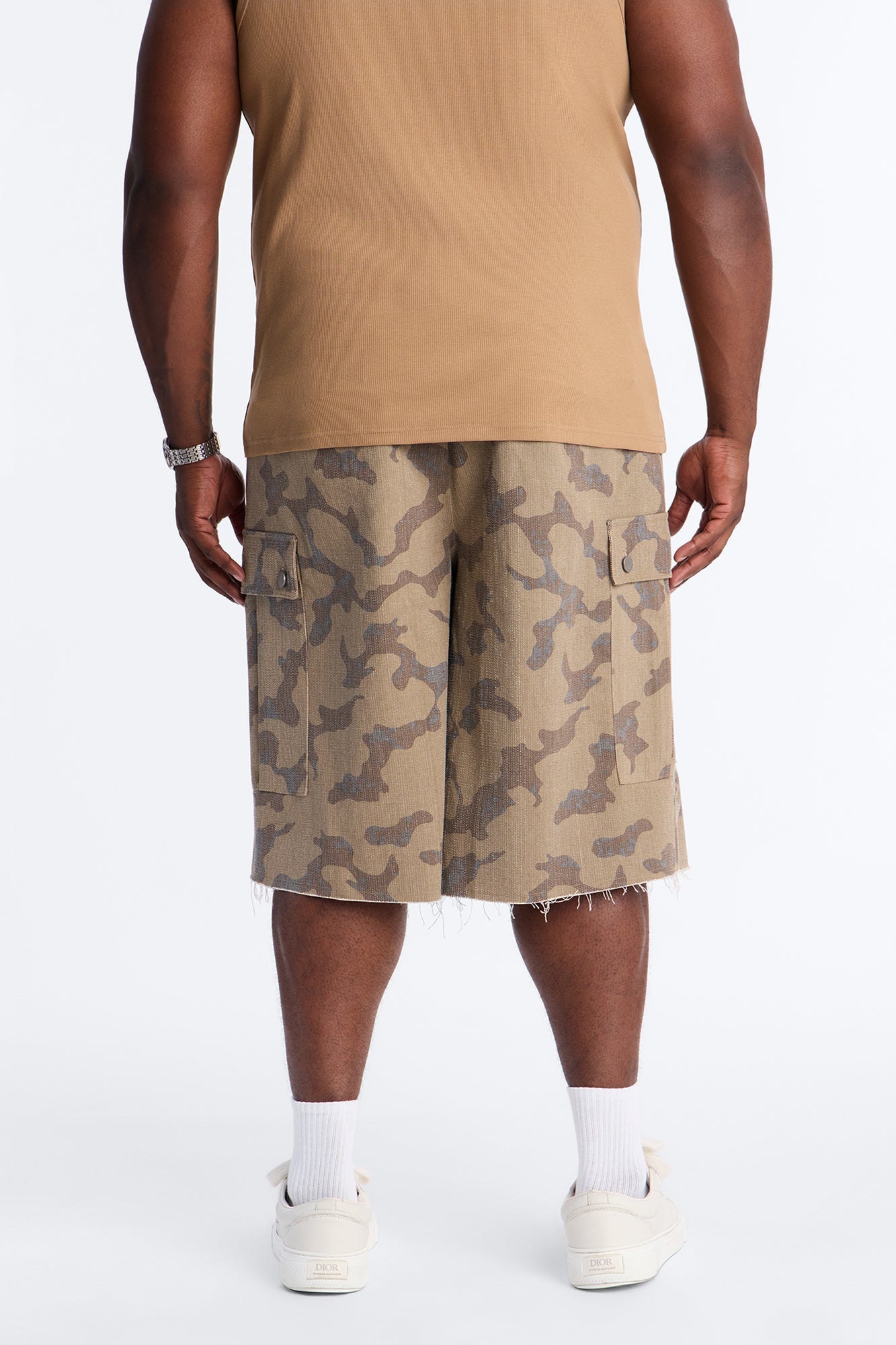 Baggy Subtle Distressed Short - Brown