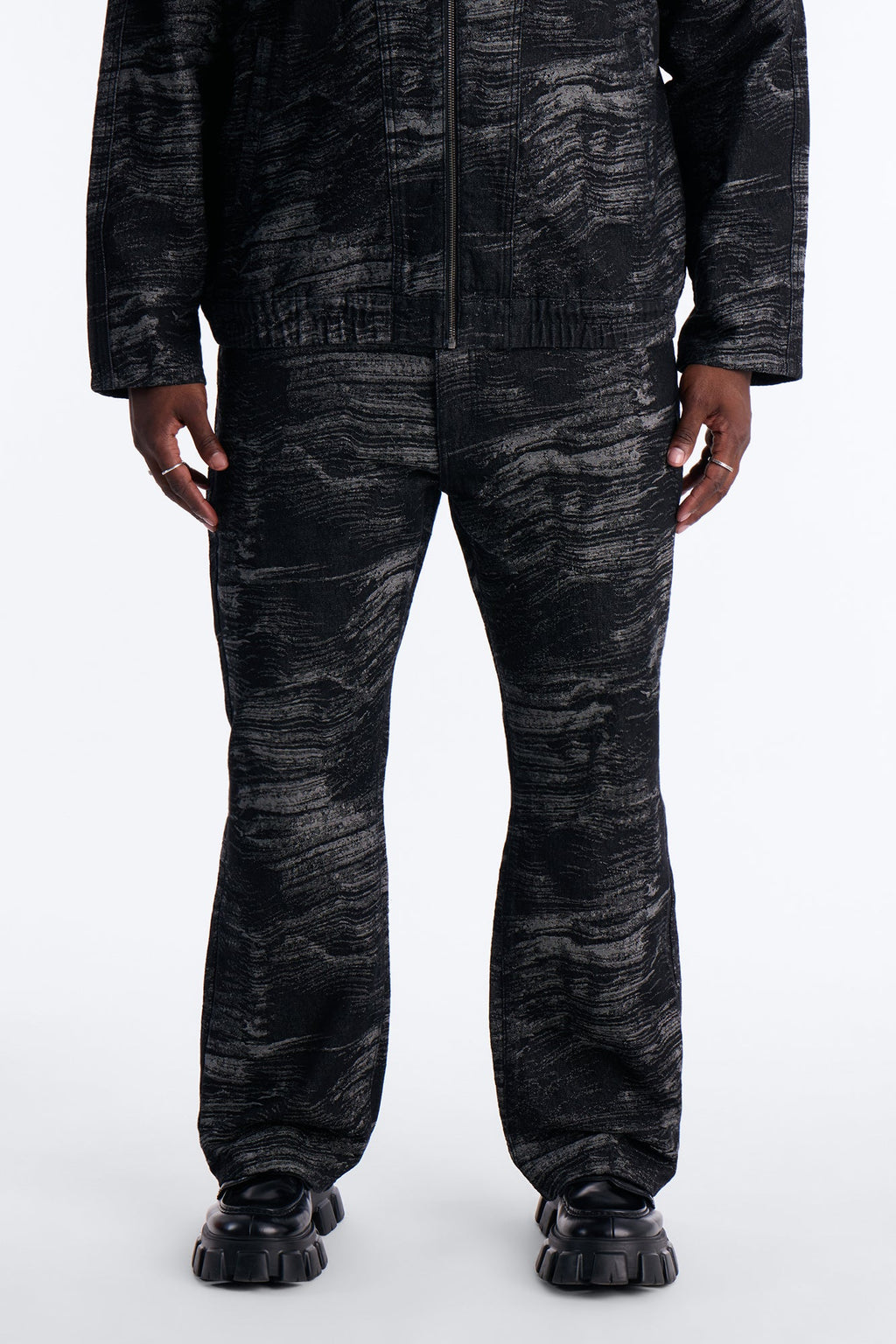 Straight Flare Jacquard Waves Jean - Black Wash