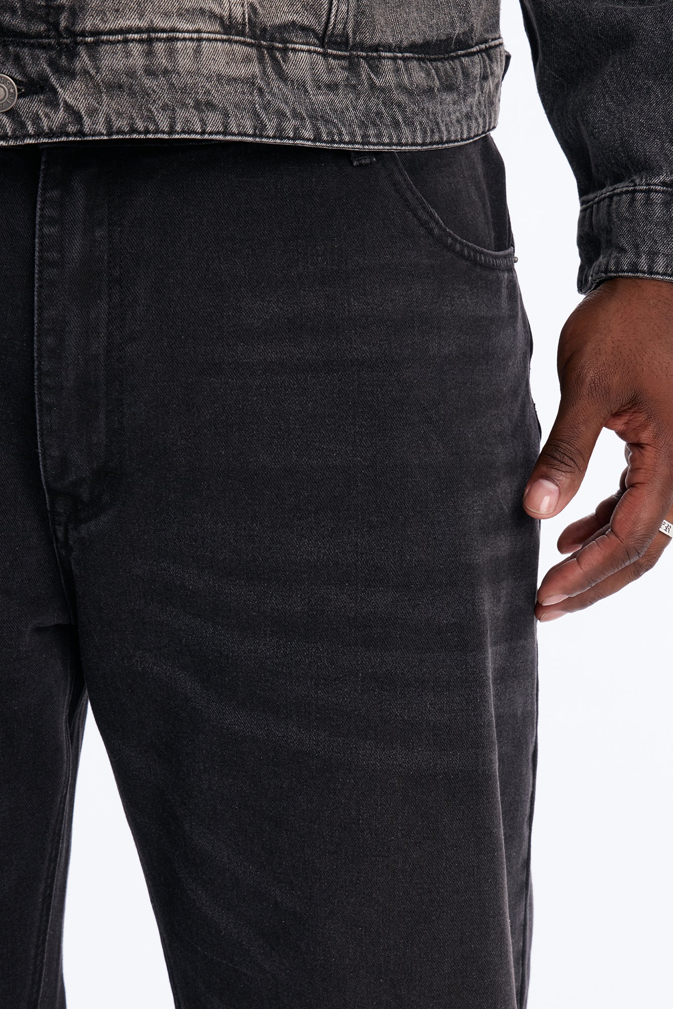Essential Straight Rigid Jean - Black Wash