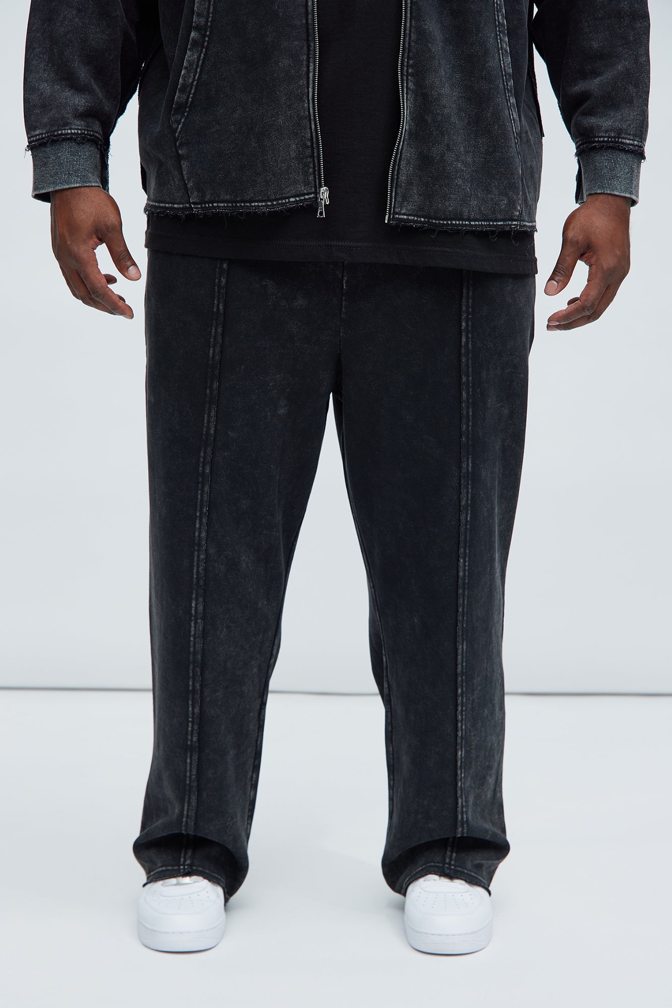 Tyson Frayed Seams Sweatpants - Black
