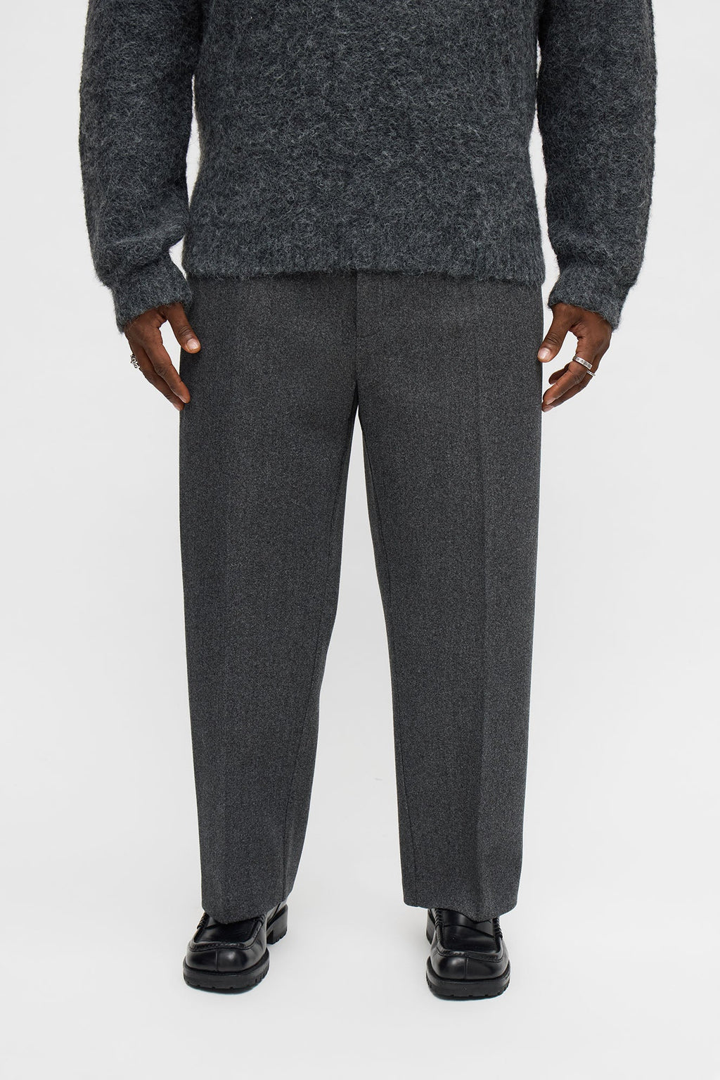 Midtown Relaxed Pant - Charcoal