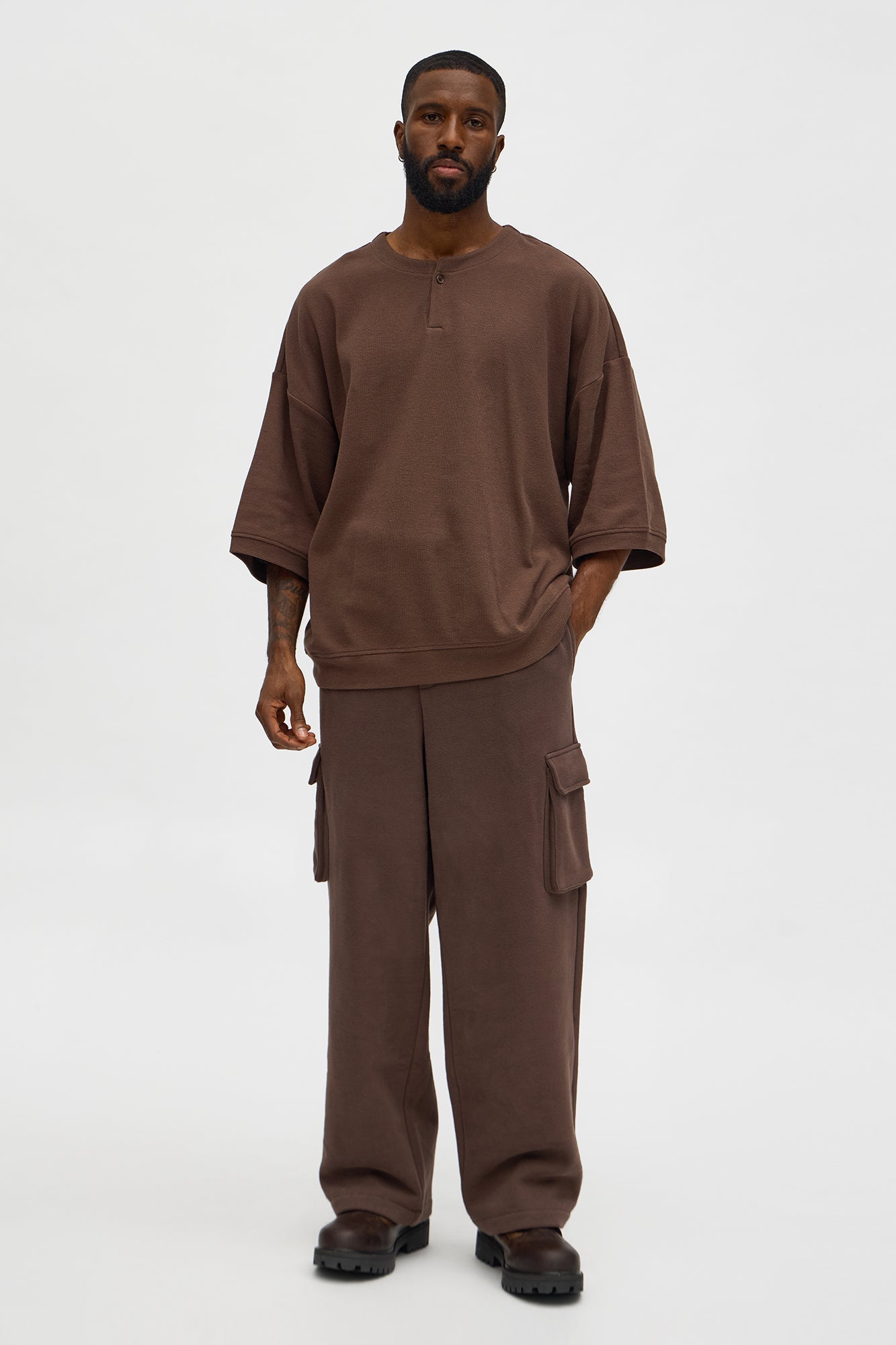 Relaxed Fit Classic Henley - Brown