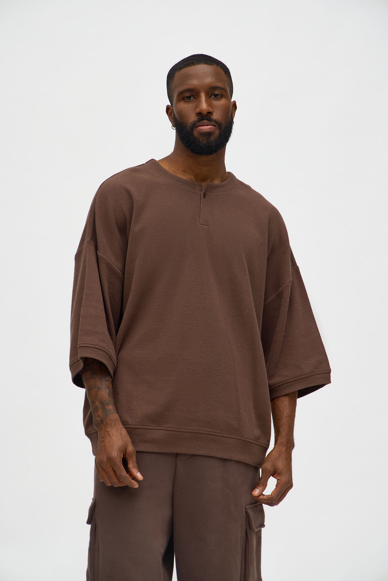 Relaxed Fit Classic Henley - Brown